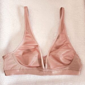SOMA Bra US Size 34B Hush Beige Unbelievable Lift Wireless Bra Semi-Sheer NWT